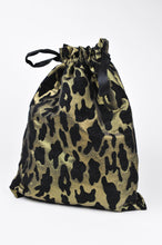 Load image into Gallery viewer, London Chic (Shoe Bag)
